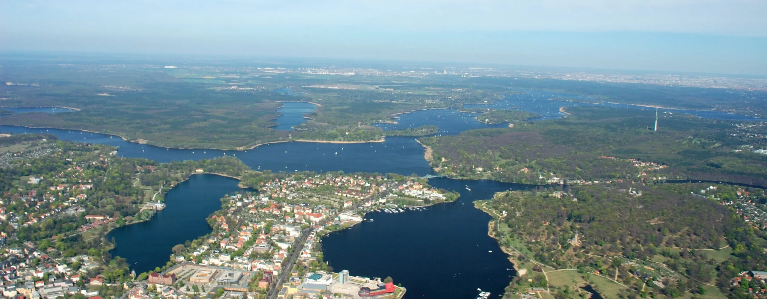 Luftbild von Potsdam mit Havelseen und Stadtgebiet